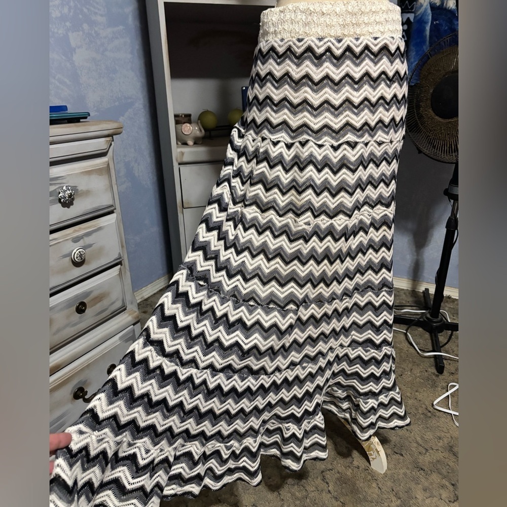 Lapis Black and White Chevron Maxi Skirt crochet tiered xl - Picture 7 of 13